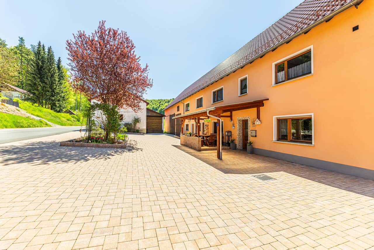 Wohn- und Geschäftshaus in Hartenstein – Bild 2
