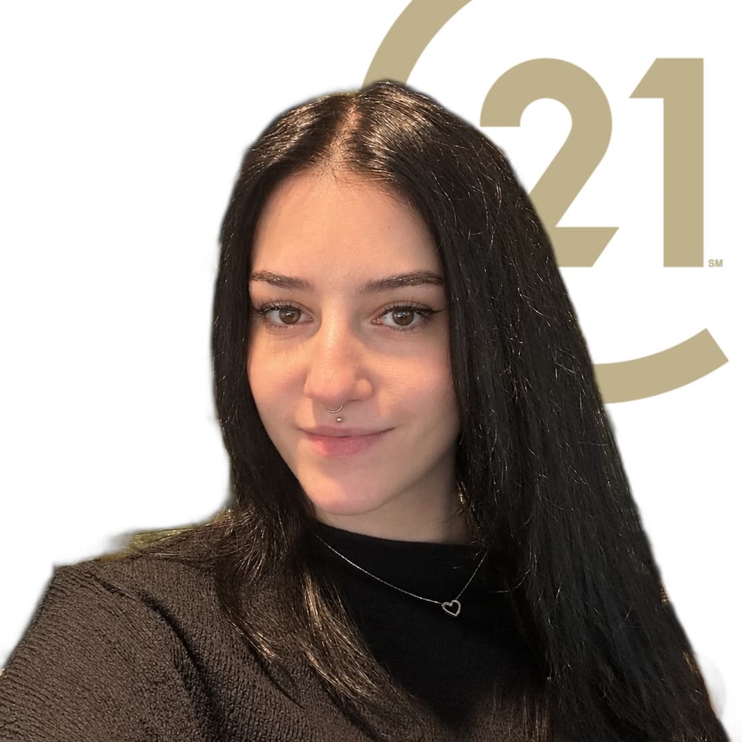 Angelina Schichtel - Immobilienmakler bei CENTURY 21 Homes & Castles